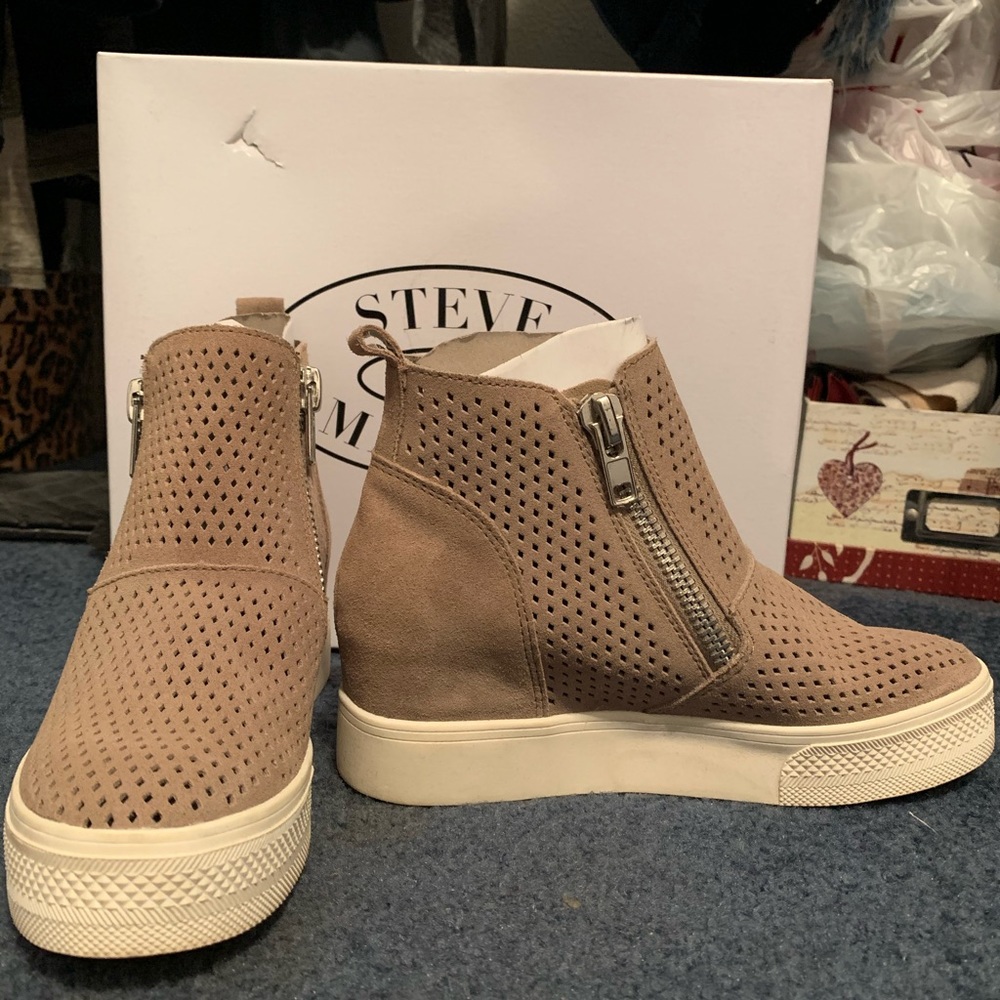 Steve Madden wedgie tennis shoe